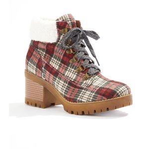 Plaid Sherpa Hiker Boot 9 W